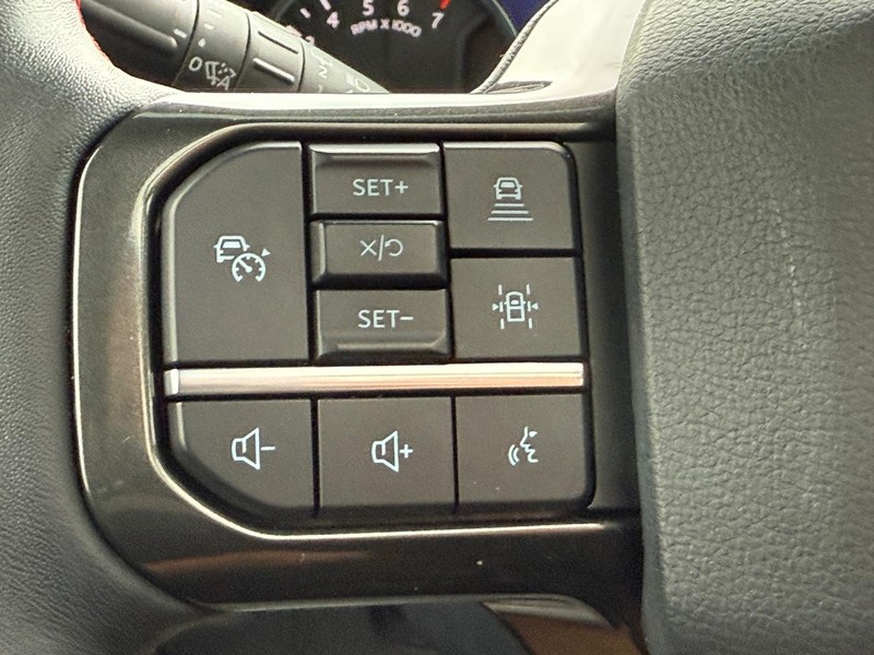 Ford Expedition Max Vehicle Full-screen Gallery Image 16