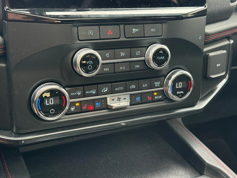 Ford Expedition Max Vehicle Full-screen Gallery Image 21