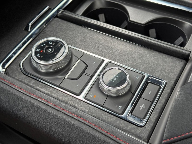 Ford Expedition Max Vehicle Full-screen Gallery Image 22