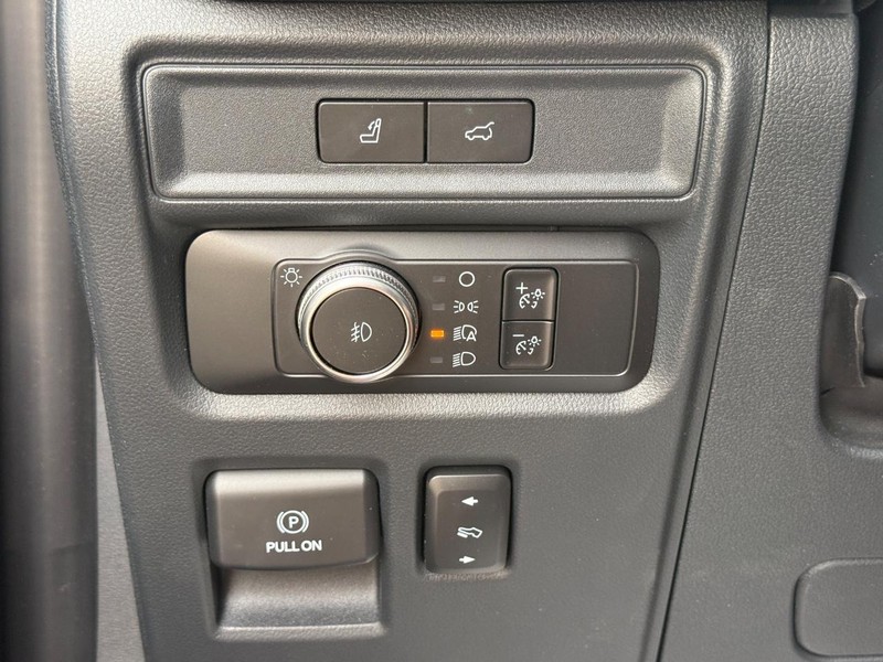 Ford Expedition Max Vehicle Full-screen Gallery Image 25