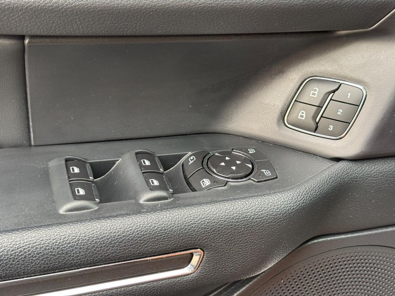 Ford Expedition Max Vehicle Full-screen Gallery Image 26