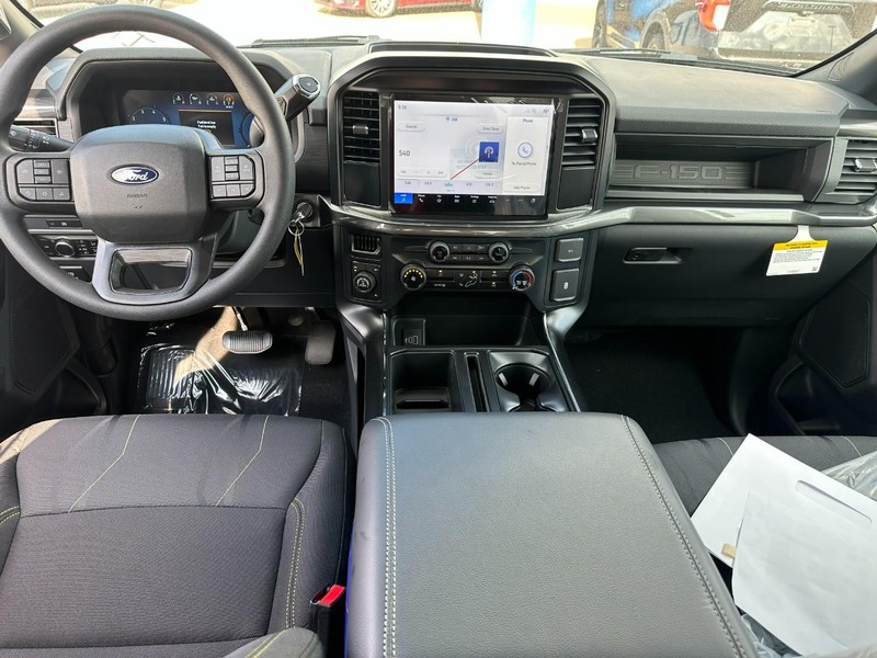 Ford F-150 Vehicle Full-screen Gallery Image 5