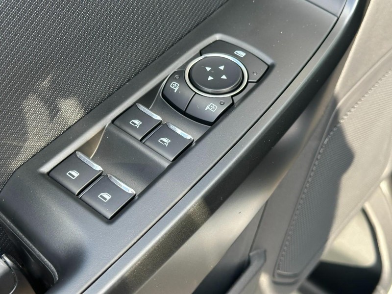 Ford F-150 Vehicle Full-screen Gallery Image 9