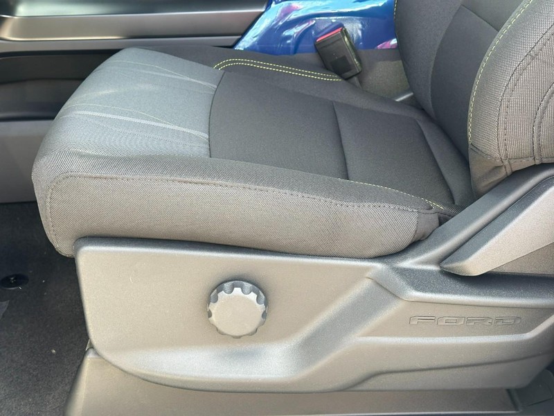 Ford F-150 Vehicle Full-screen Gallery Image 10