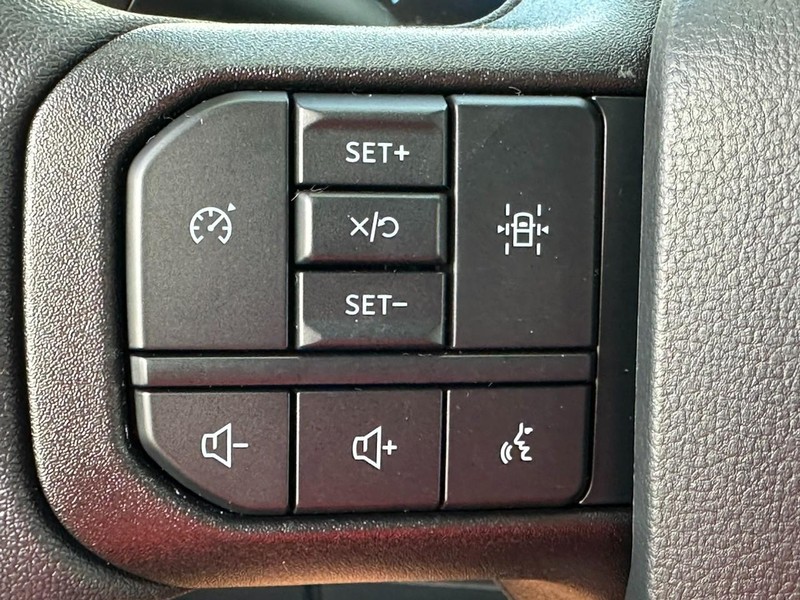 Ford F-150 Vehicle Full-screen Gallery Image 11