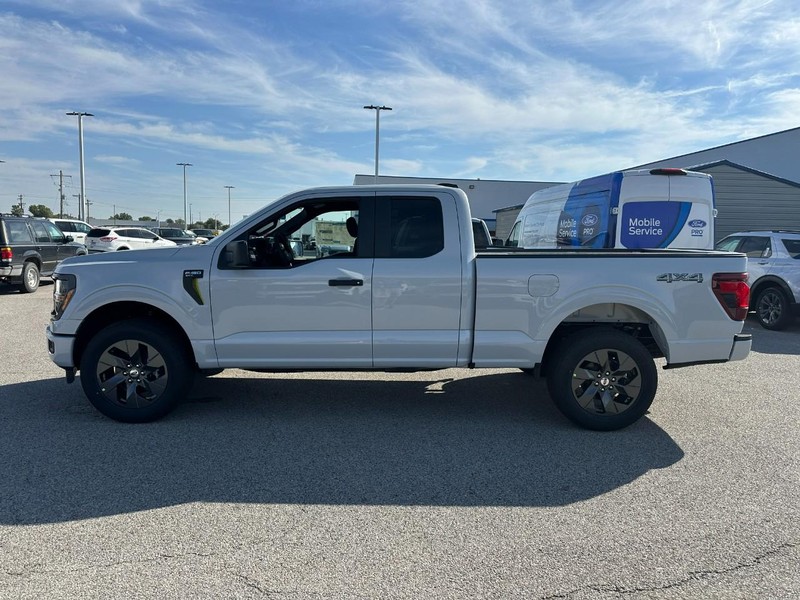 Ford F-150 Vehicle Full-screen Gallery Image 2