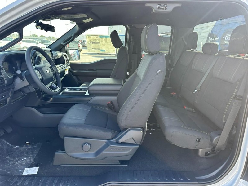 Ford F-150 Vehicle Full-screen Gallery Image 4