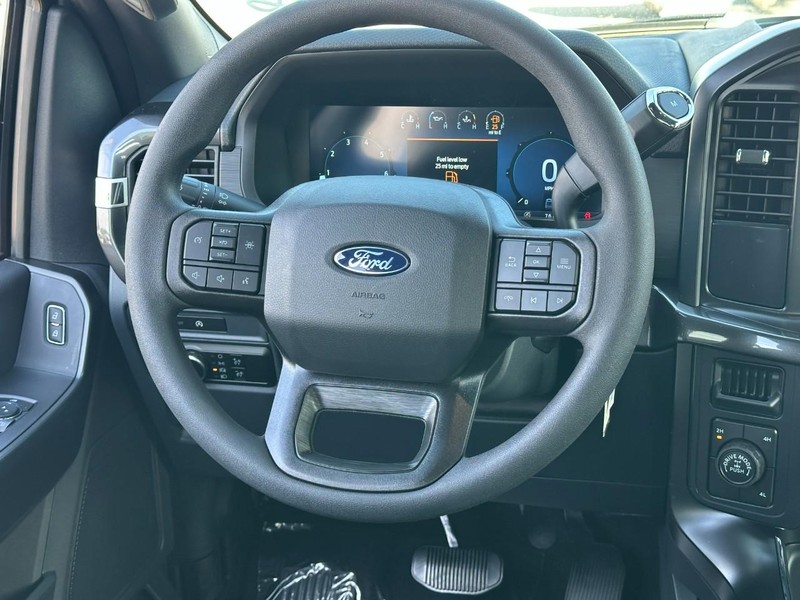 Ford F-150 Vehicle Full-screen Gallery Image 6