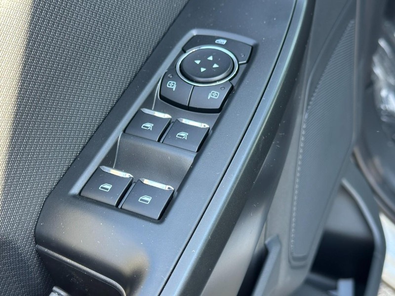 Ford F-150 Vehicle Full-screen Gallery Image 9