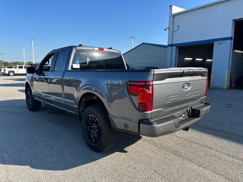 Ford F-150 Vehicle Full-screen Gallery Image 3