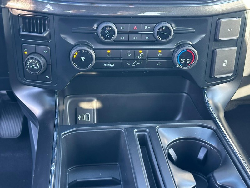 Ford F-150 Vehicle Full-screen Gallery Image 8