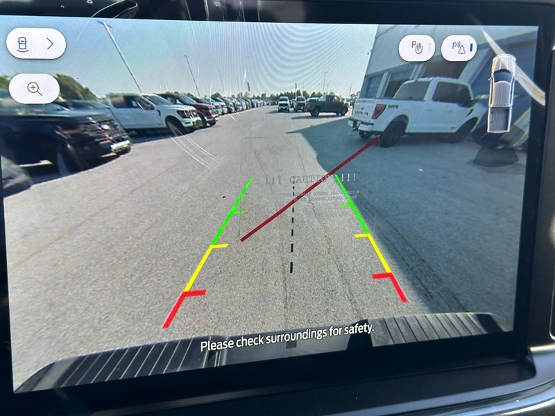 Ford F-150 Vehicle Full-screen Gallery Image 12