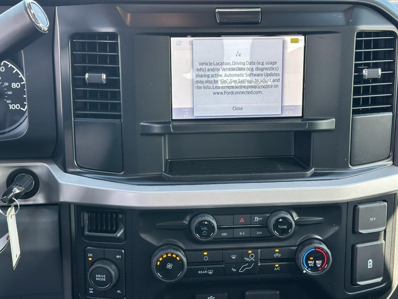 Ford Super Duty F-250 SRW Vehicle Full-screen Gallery Image 7