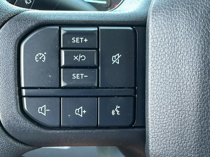 Ford Super Duty F-250 SRW Vehicle Full-screen Gallery Image 11