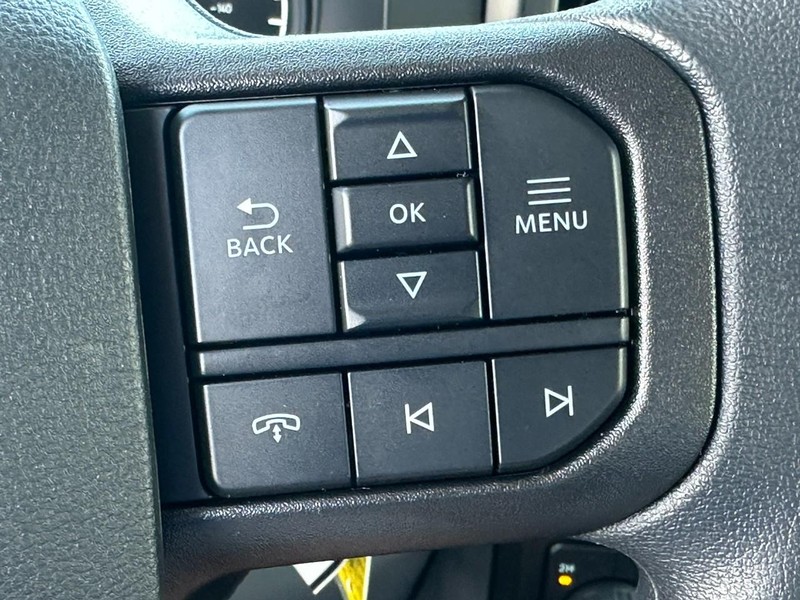 Ford Super Duty F-250 SRW Vehicle Full-screen Gallery Image 12