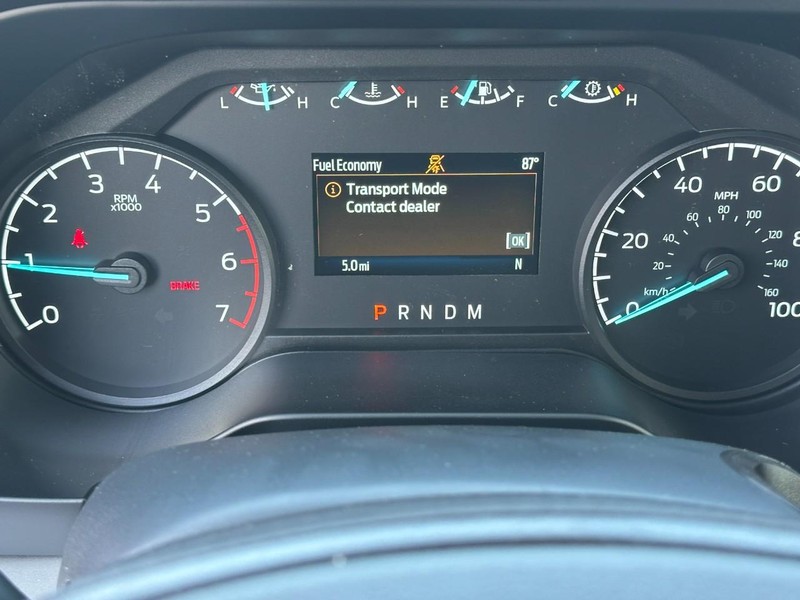 Ford Super Duty F-250 SRW Vehicle Full-screen Gallery Image 13