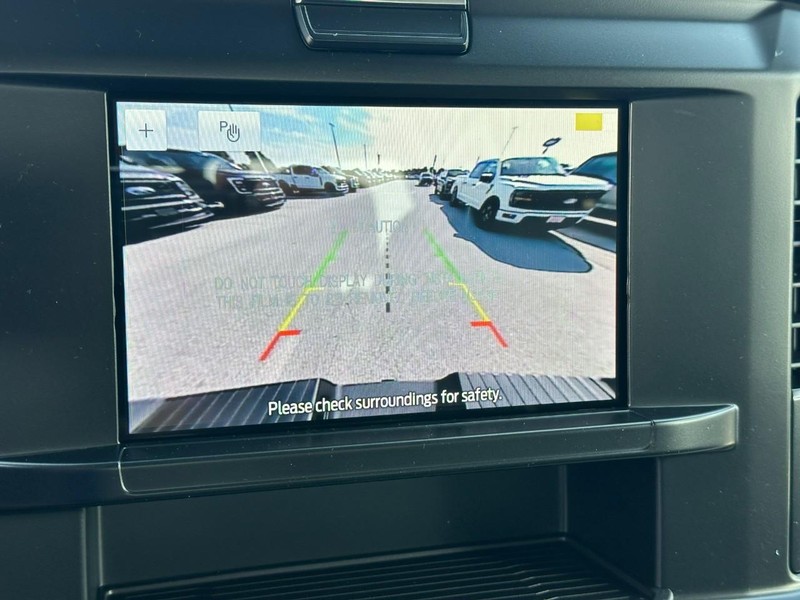 Ford Super Duty F-250 SRW Vehicle Full-screen Gallery Image 14