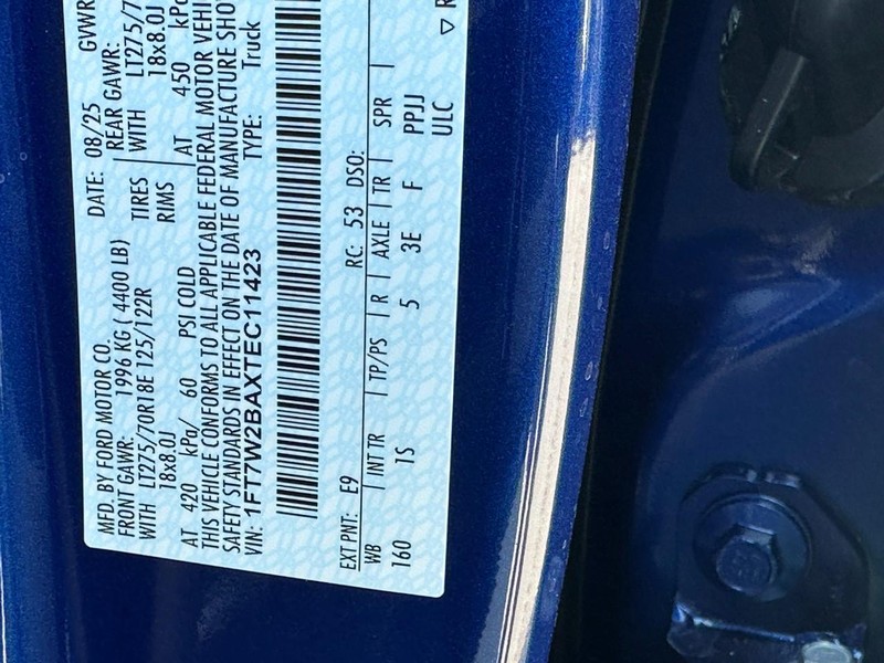 Ford Super Duty F-250 SRW Vehicle Full-screen Gallery Image 15