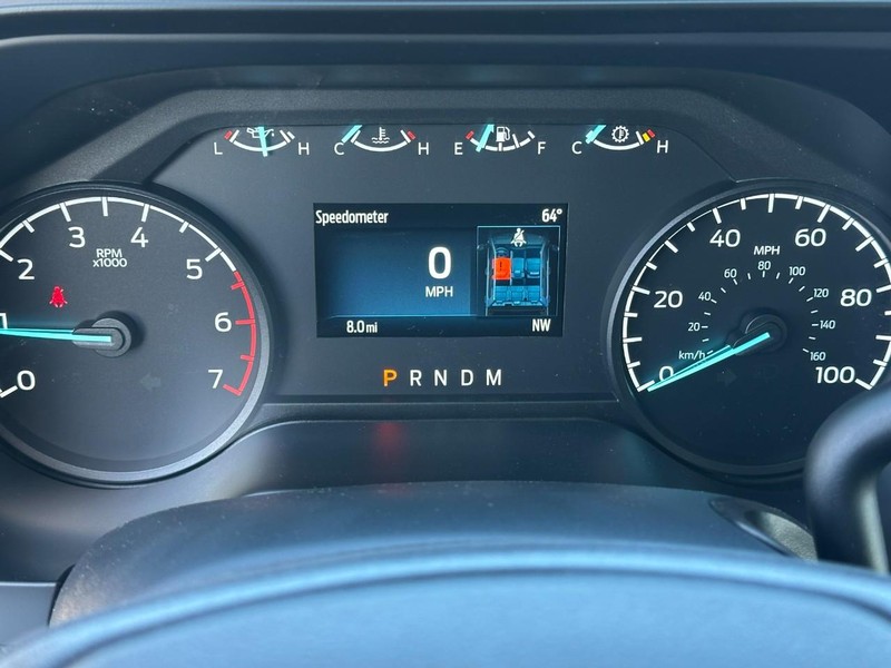 Ford Super Duty F-250 SRW Vehicle Full-screen Gallery Image 11