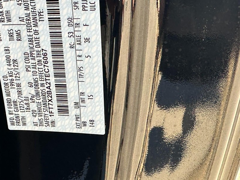 Ford Super Duty F-250 SRW Vehicle Full-screen Gallery Image 13