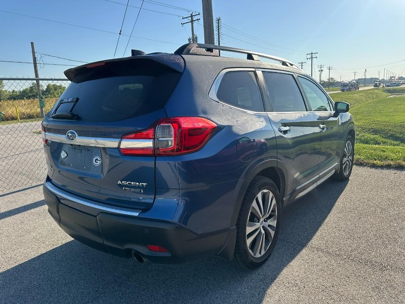 Subaru Ascent Vehicle Full-screen Gallery Image 3