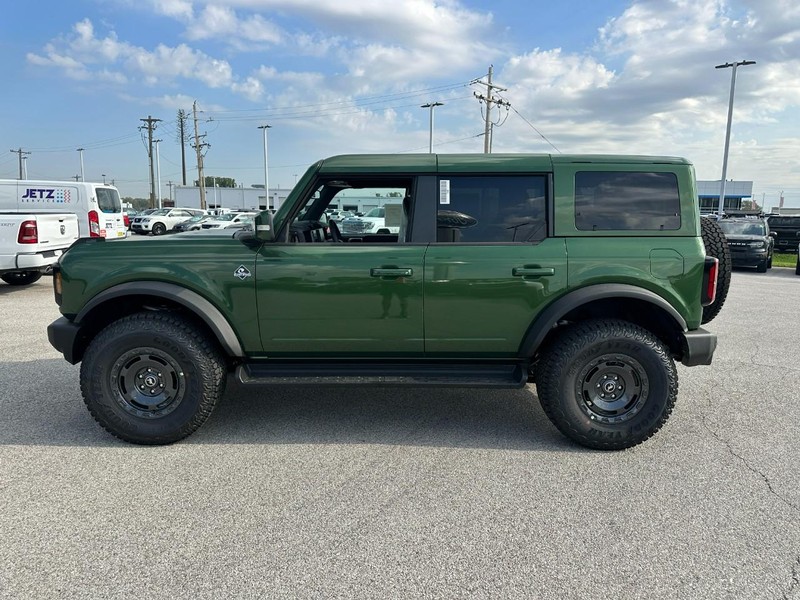 Ford Bronco Vehicle Full-screen Gallery Image 2