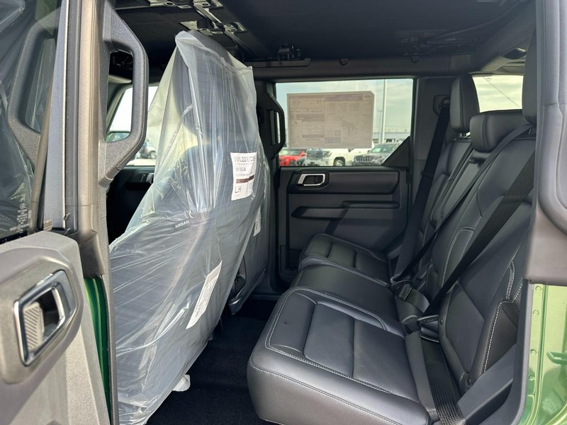 Ford Bronco Vehicle Full-screen Gallery Image 4