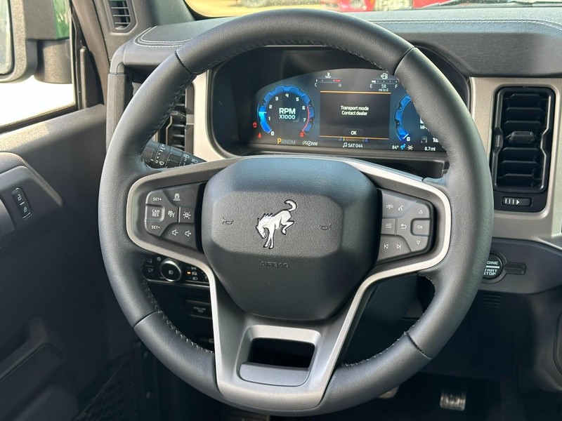 Ford Bronco Vehicle Full-screen Gallery Image 6