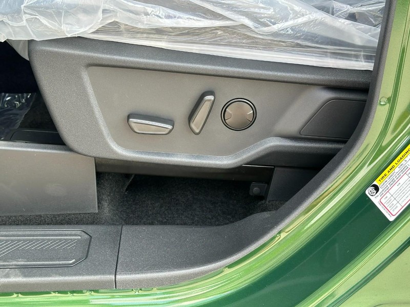 Ford Bronco Vehicle Full-screen Gallery Image 10