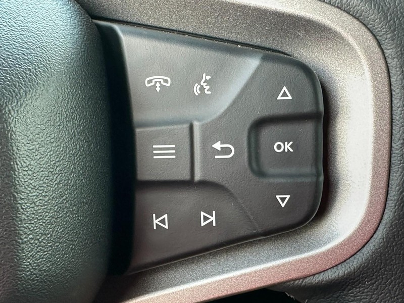 Ford Bronco Vehicle Full-screen Gallery Image 12