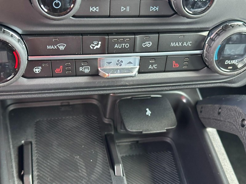 Ford Bronco Vehicle Full-screen Gallery Image 15