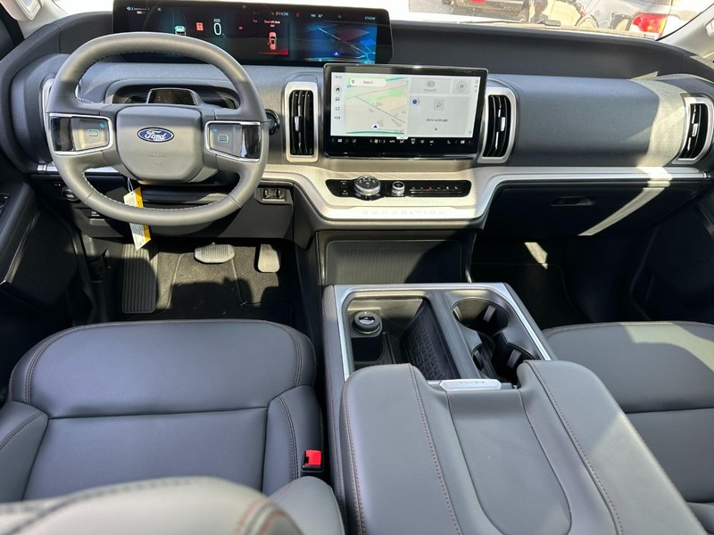 Ford Expedition Vehicle Full-screen Gallery Image 7