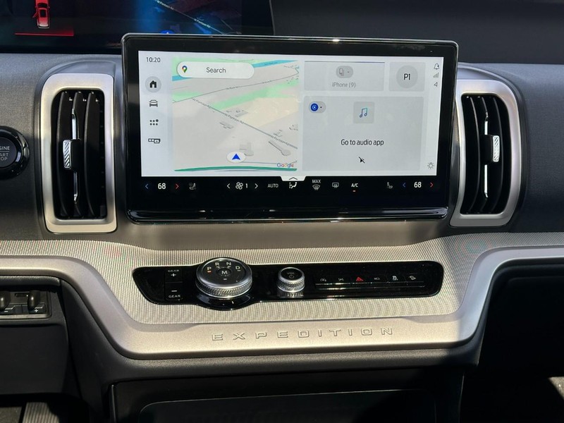 Ford Expedition Vehicle Full-screen Gallery Image 9