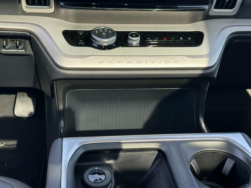 Ford Expedition Vehicle Full-screen Gallery Image 10