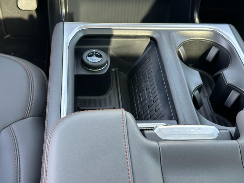 Ford Expedition Vehicle Full-screen Gallery Image 11