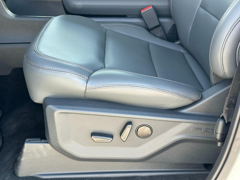 Ford Expedition Vehicle Full-screen Gallery Image 13