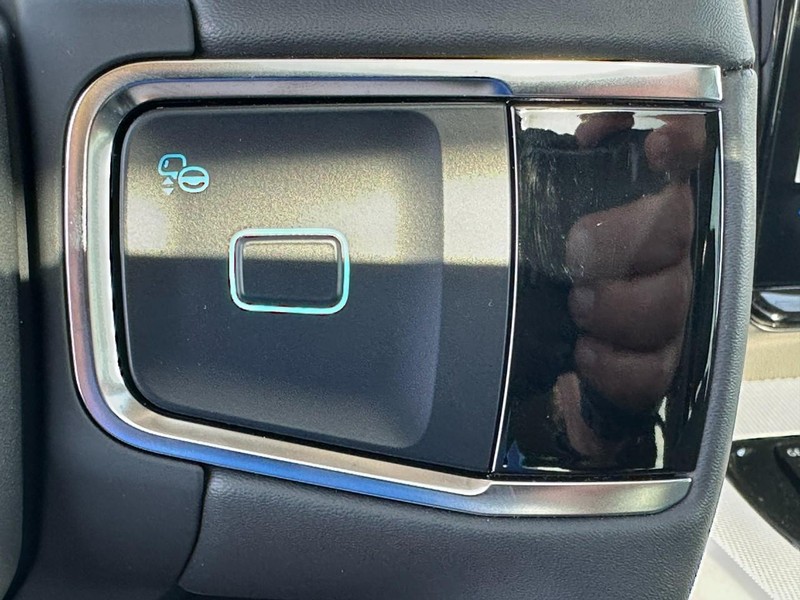 Ford Expedition Vehicle Full-screen Gallery Image 15