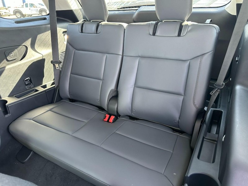 Ford Explorer Vehicle Full-screen Gallery Image 5