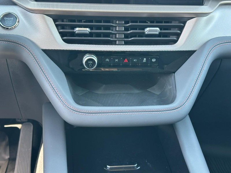 Ford Explorer Vehicle Full-screen Gallery Image 10