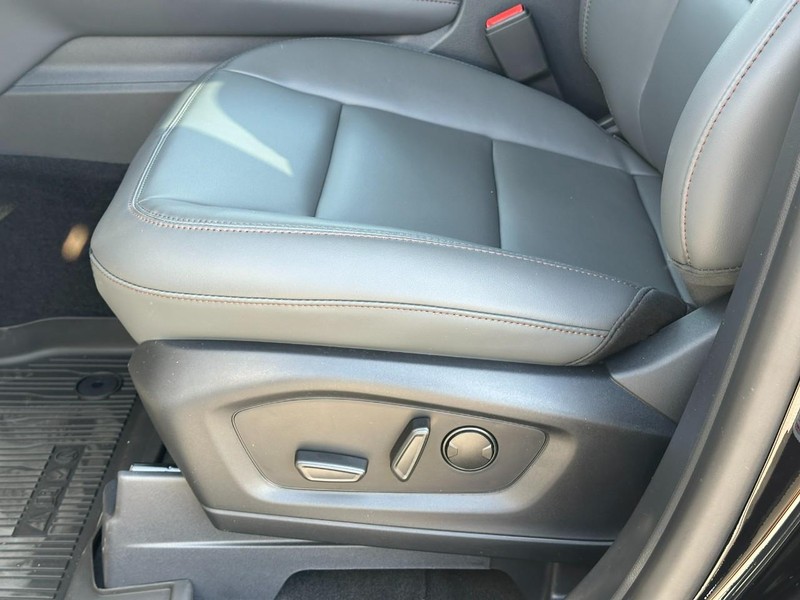 Ford Explorer Vehicle Full-screen Gallery Image 13