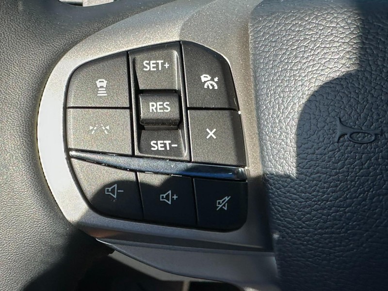 Ford Explorer Vehicle Full-screen Gallery Image 14