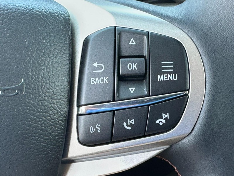 Ford Explorer Vehicle Full-screen Gallery Image 15