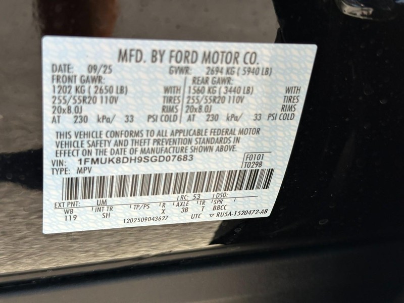 Ford Explorer Vehicle Full-screen Gallery Image 17