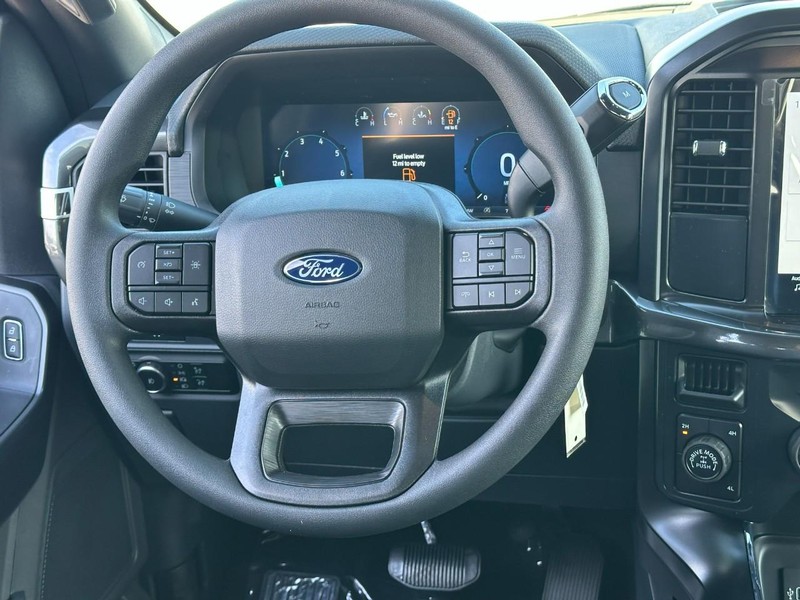 Ford F-150 Vehicle Full-screen Gallery Image 6