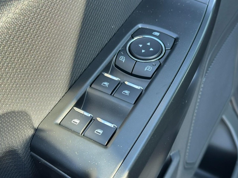 Ford F-150 Vehicle Full-screen Gallery Image 9