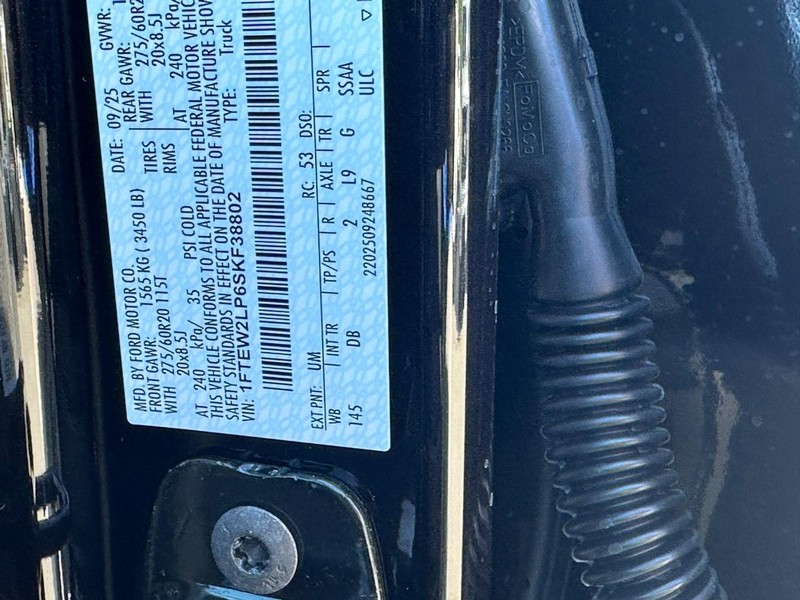 Ford F-150 Vehicle Full-screen Gallery Image 15