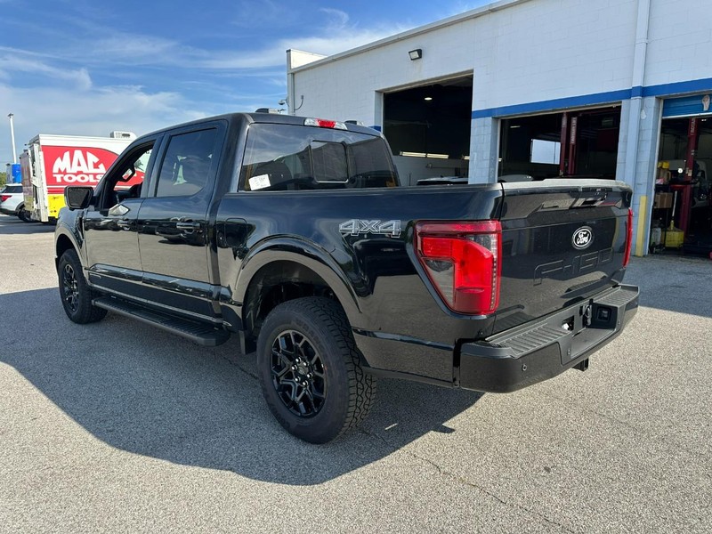 Ford F-150 Vehicle Full-screen Gallery Image 3
