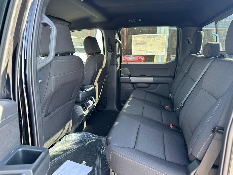 Ford F-150 Vehicle Full-screen Gallery Image 4