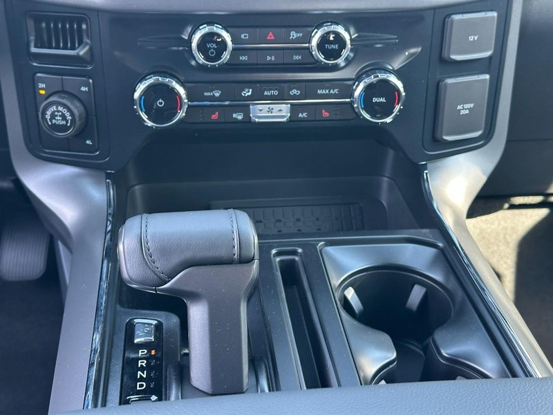 Ford F-150 Vehicle Full-screen Gallery Image 8