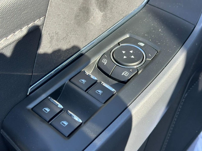 Ford F-150 Vehicle Full-screen Gallery Image 9